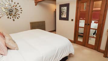 2 bedrooms, individually decorated, individually furnished, free WiFi