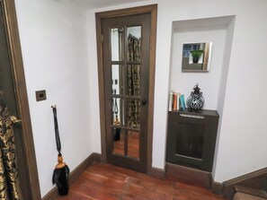 Interior - The Opulent (Hexham)