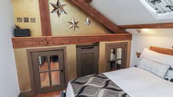 2 bedrooms, individually decorated, individually furnished, free WiFi