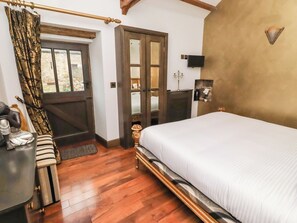 2 bedrooms, individually decorated, individually furnished, free WiFi - The Opulent (Hexham)