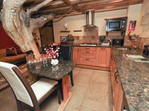 Dishwasher, cookware/dishes/utensils - The Medieval Romantic (Hexham)