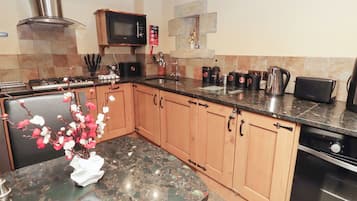 Rentaplats i utensilis de cuina, vaixella i coberteria