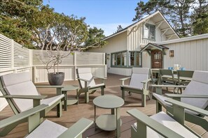 Terrace/patio - 3994 Solbakken - Timeless Home, 4 Blocks to Beach (Carmel)