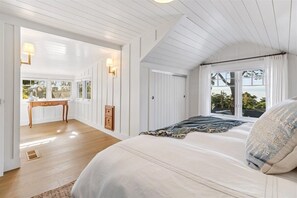 5 bedrooms, iron/ironing board, free WiFi, bed sheets - 3994 Solbakken - Timeless Home, 4 Blocks to Beach (Carmel)