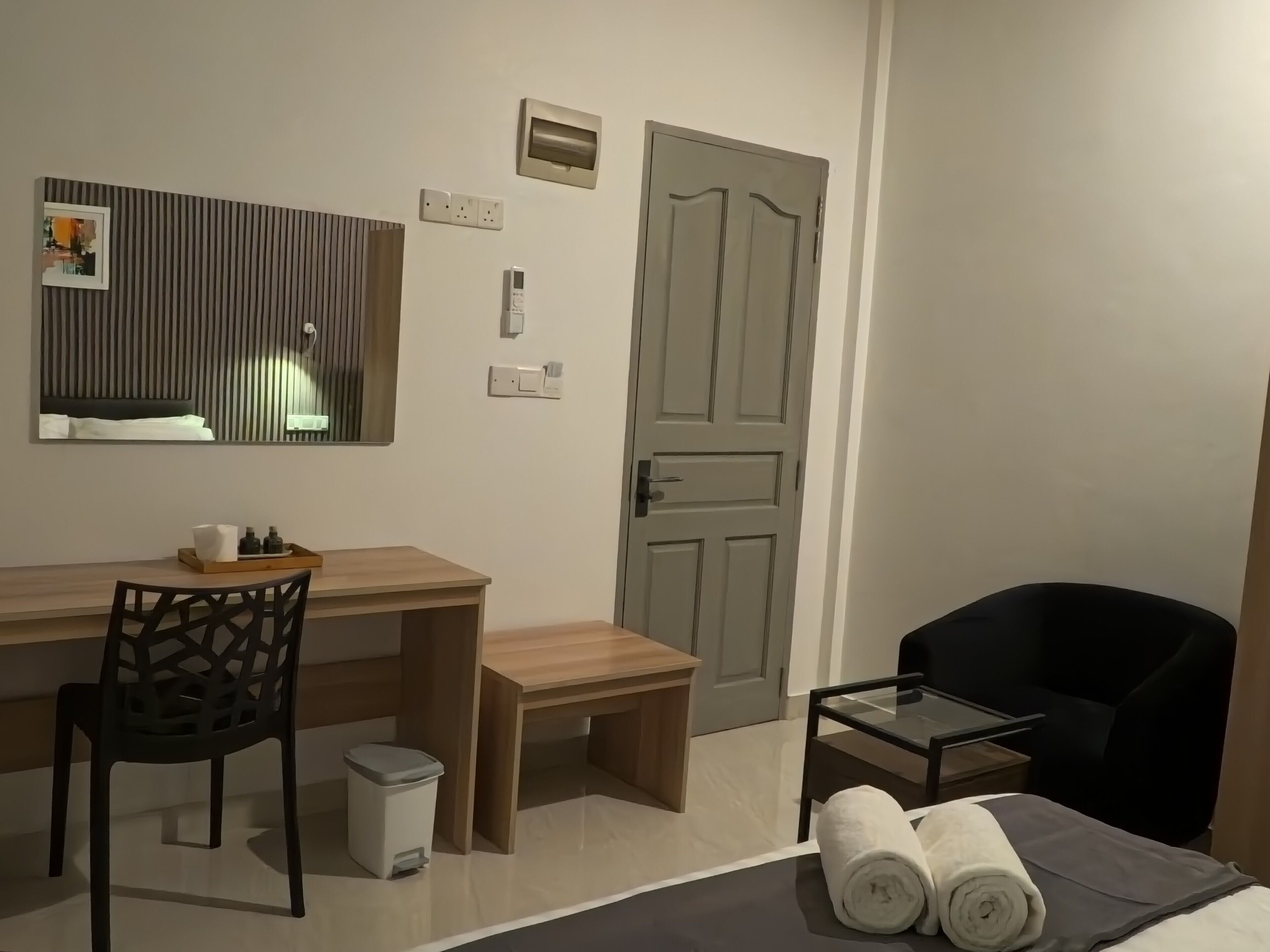 Deluxe Double Room | In-room dining