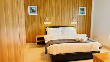 Deluxe-Doppelzimmer | Laptopgeeigneter Arbeitsplatz, kostenloses WLAN