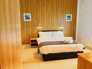 Deluxe-Doppelzimmer | Laptopgeeigneter Arbeitsplatz, kostenloses WLAN