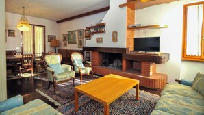 Unclassified image, 3 of 41, button - Casa Alce (Arezzo)