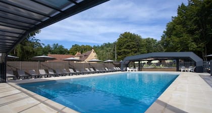 Glamping « Tente Safari » avec piscine partagée