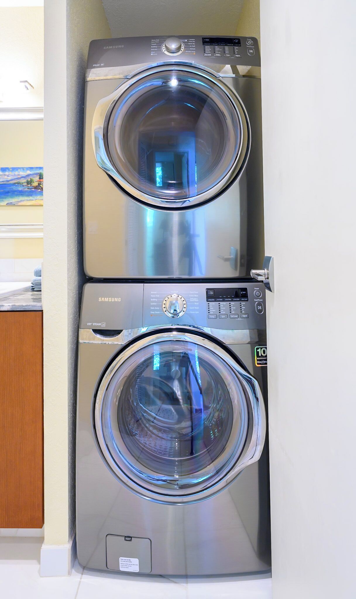 A Samsung VIRT steam washer and dryer unit with a control panel and a 10-year warranty sticker.
