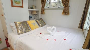 1 bedroom, individually decorated, individually furnished, free WiFi