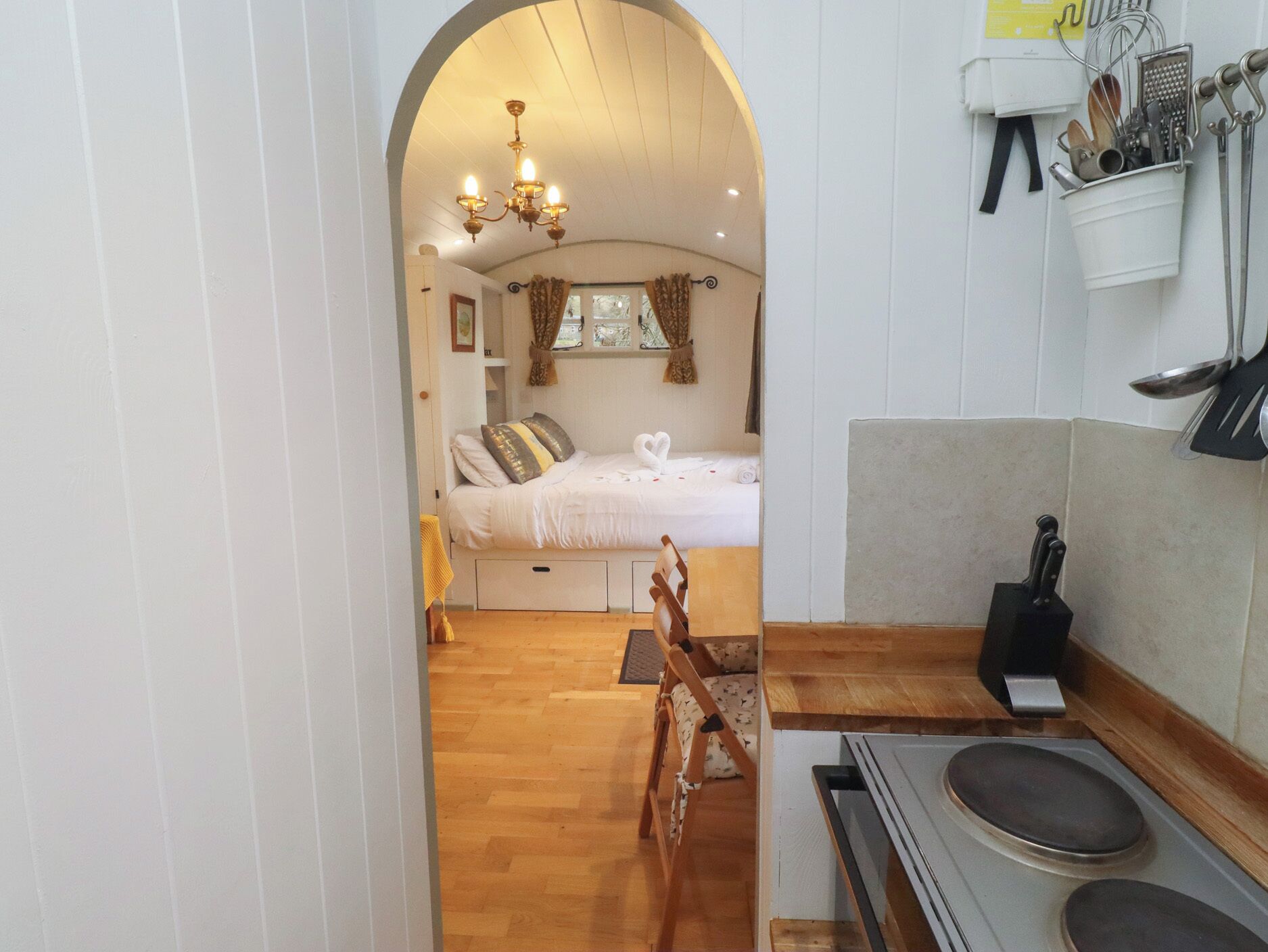 1 bedroom, individually decorated, individually furnished, free WiFi