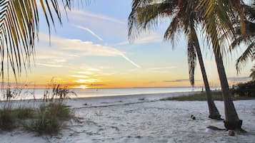 Solsenger og strandhåndklær