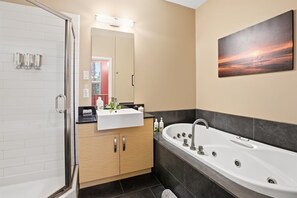 Shower, jetted tub, towels
