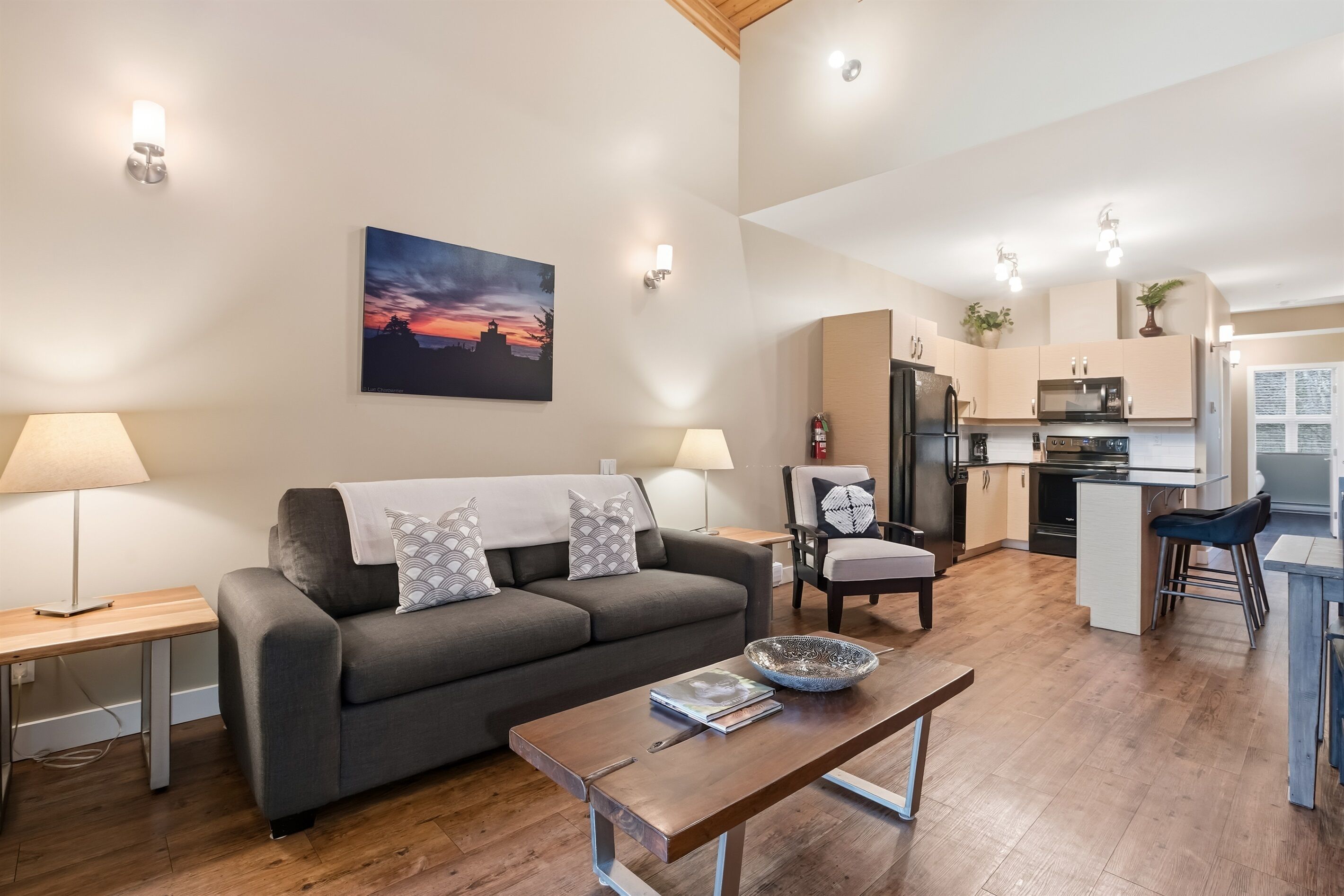 Smart TV, fireplace