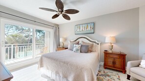 3 bedrooms, iron/ironing board, free WiFi, bed sheets - 3 Bedroom Oceanfront Comfort (Hilton HEad)