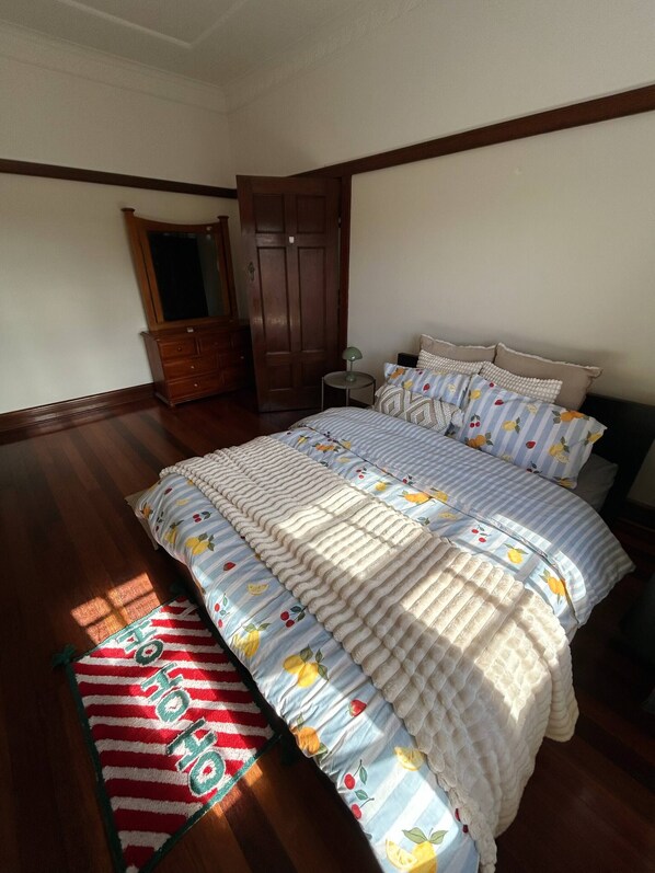 Shared Dormitory, 1 Bedroom | 1 bedroom - Room-sunny Female Home Next to Train s (Sydney)
