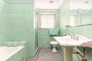 Shared Dormitory, 1 Bedroom | Bathroom - Room-sunny Female Home Next to Train s (Sydney)