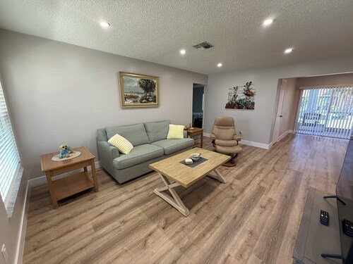 2-bedroom villa in Seminole with Ac and Pool