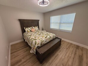 WiFi, bed sheets - 2-bedroom villa in Seminole with Ac and Pool (Seminole)