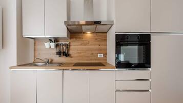 Mikrowelle, Ofen, Herdplatte, Geschirrspüler