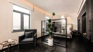 Senior Suite | Premium bedding, minibar, individually decorated, individually furnished