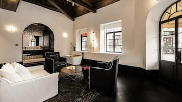 Suite Premier | Ropa de cama de alta calidad, minibar, decoración individual