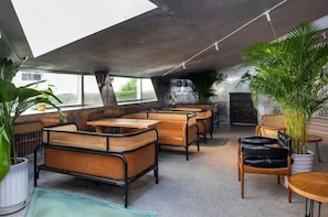 Área de estar no saguão