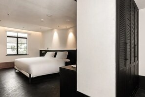 Ropa de cama de alta calidad, minibar y decoración personalizada