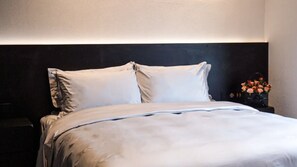 Habitación de diseño doble | Ropa de cama de alta calidad, minibar, decoración individual