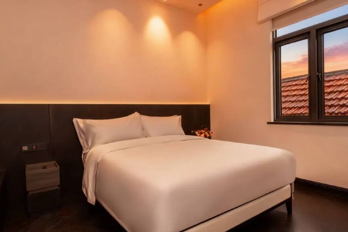 Quarto casal básico | Roupas de cama premium, frigobar, individualmente decorados