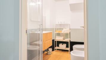 Hårtørrer, håndklæder