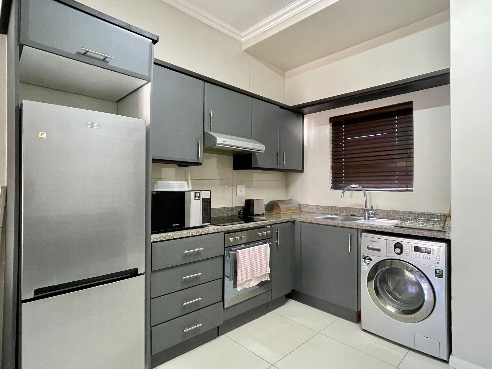 Mikrobølgeovn, ovn og kokeplater