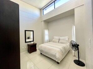 2 bedrooms, iron/ironing board, WiFi, bed sheets - Urban 2 bedroom apartment in adorable Umhlanga with AC comfort (uMhlanga)