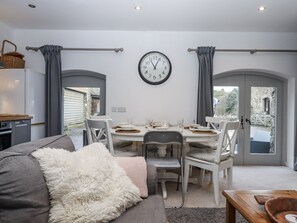 Living area - Clifford Lodge Barn (Exeter)
