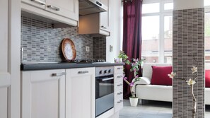 Microondas, lavavajillas, cafetera expreso, cafetera/tetera