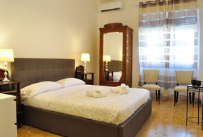 8 bedrooms, iron/ironing board, free WiFi, bed sheets - Trastevere: Exclusive 2 Apartments 8 Bedrooms 16 PEOPLE (Roma)