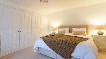 Una scrivania, ferro/asse da stiro, Wi-Fi, lenzuola