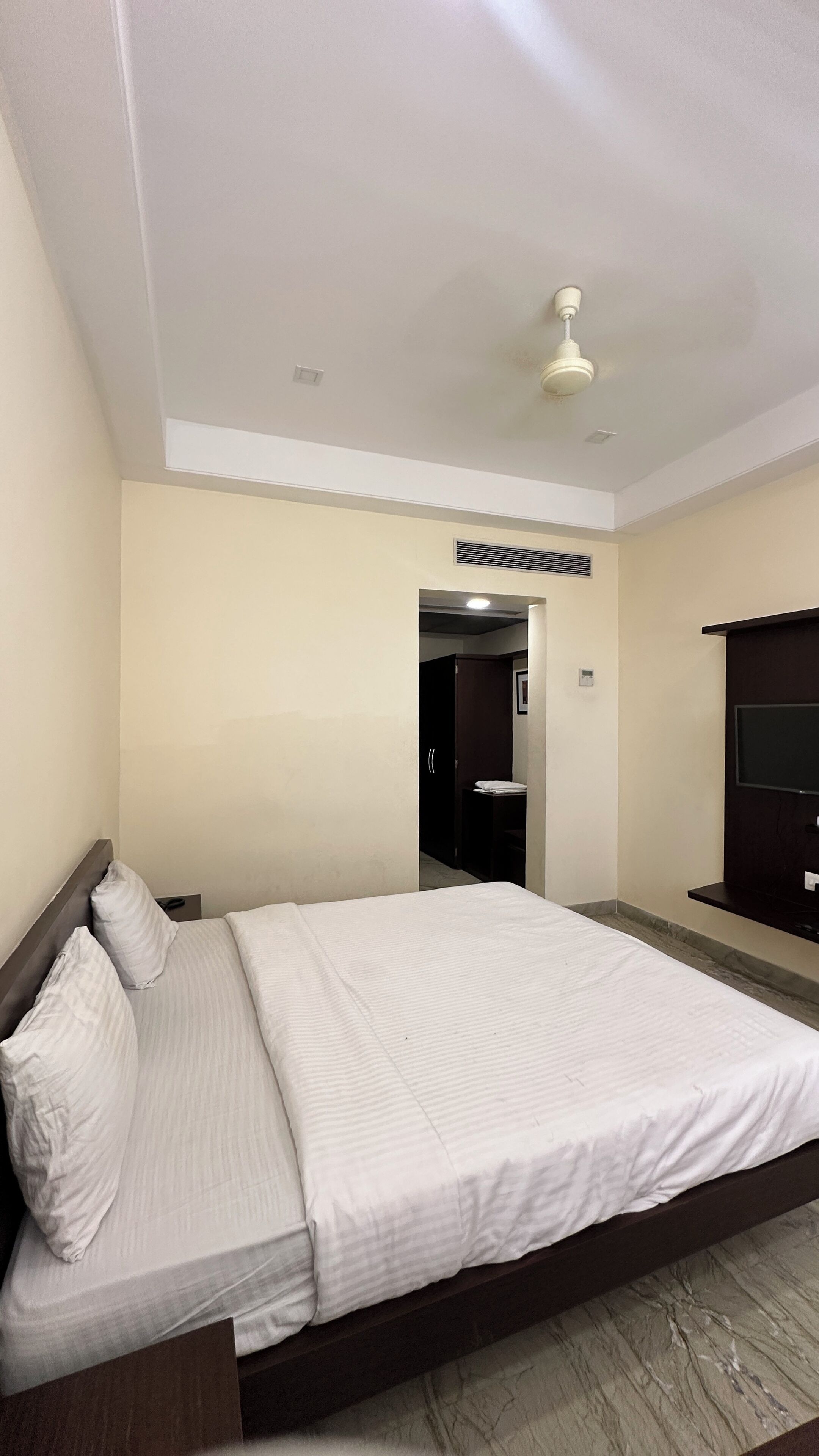 Deluxe Single Room, Garden View | Desk, laptop workspace, soundproofing