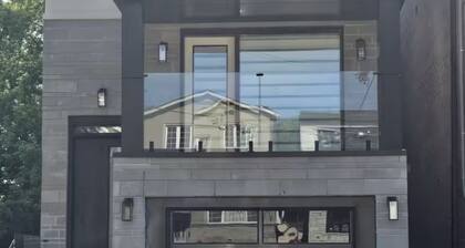 Brand New Apt with Parking, Steps to TTC, 15 Mins to Downtown