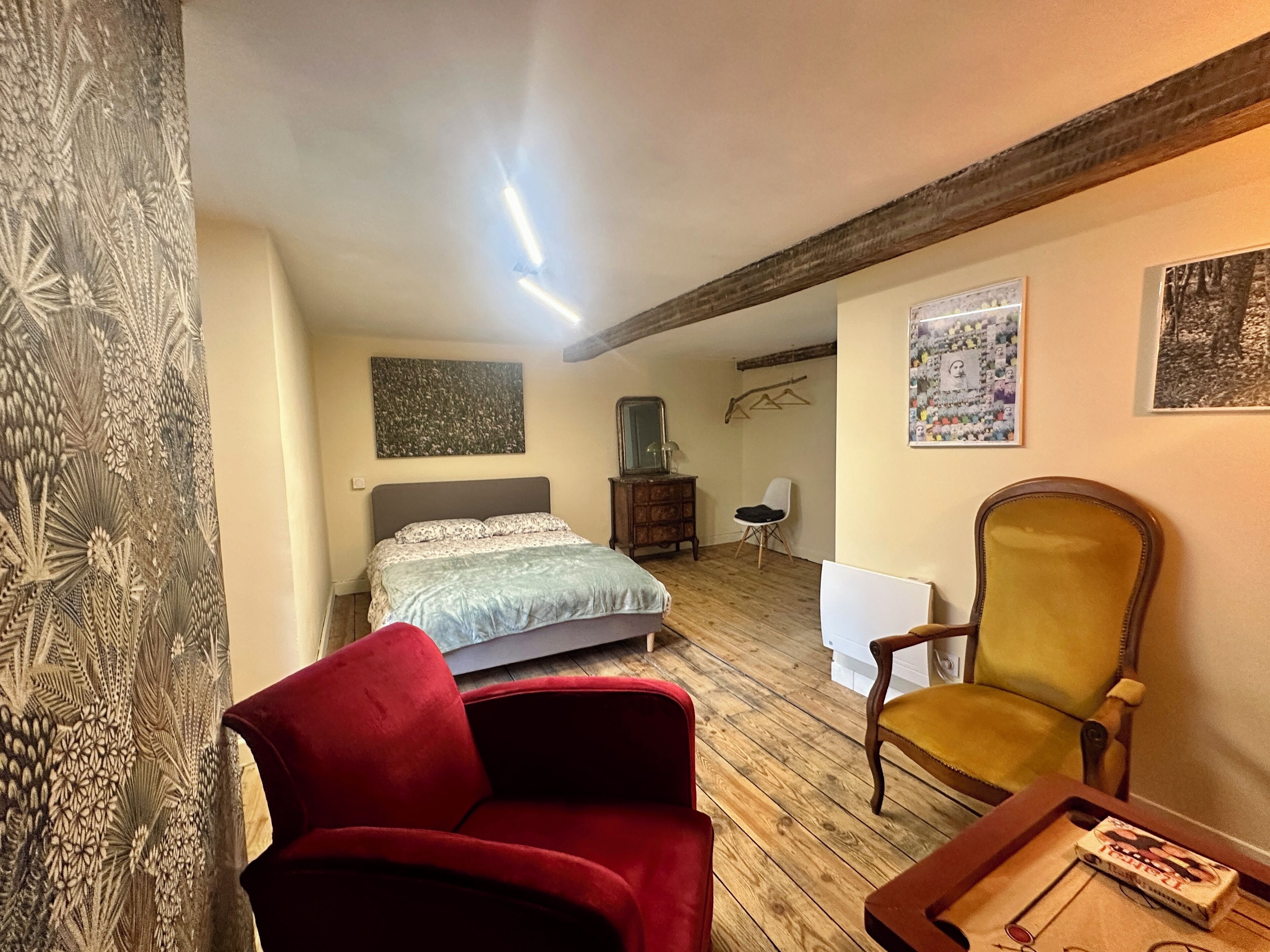 Verduisterende gordijnen, een strijkplank/strijkijzer, gratis wifi