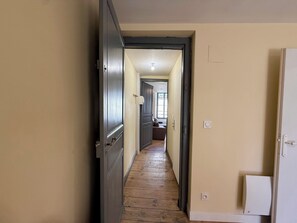 Superior Apartment, 1 Double Bed with Sofa bed, Non Smoking, Garden View | Blackout curtains, iron/ironing board, free WiFi - A l'ombre de la Tour (Lourdes)