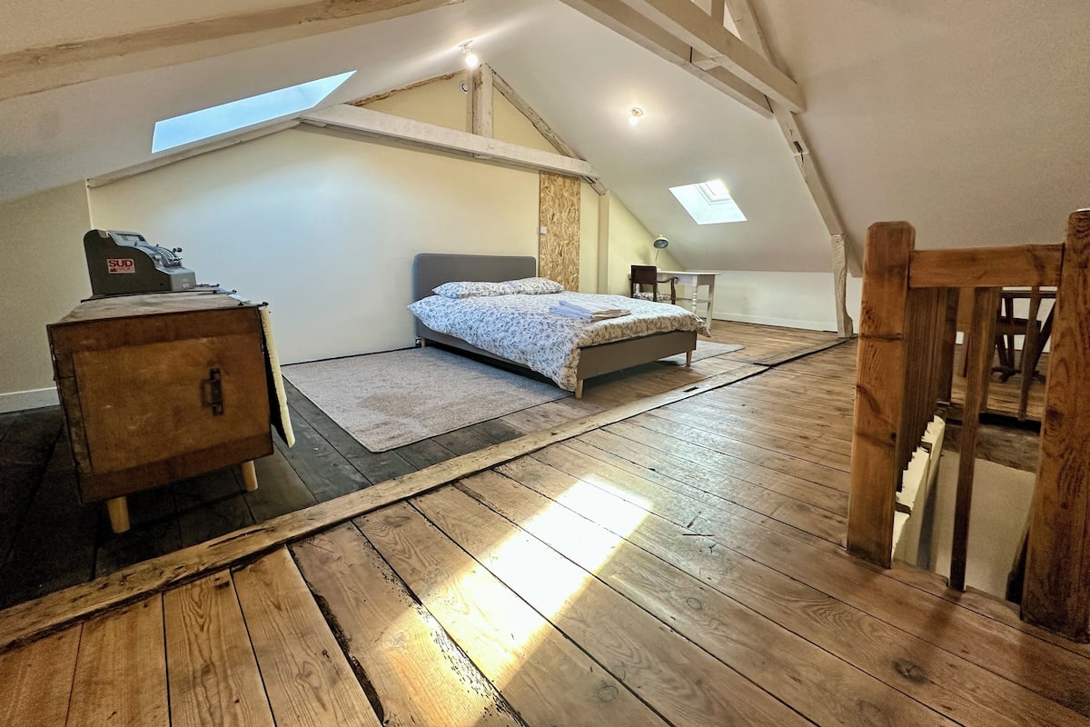 Blackout curtains, iron/ironing board, free WiFi