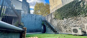 A l'ombre de la Tour