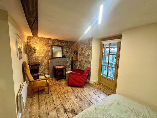 Blackout curtains, iron/ironing board, free WiFi - A l'ombre de la Tour (Lourdes)