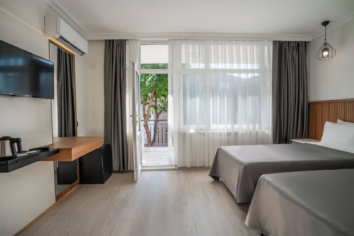 Deluxe Double or Twin Room | Soundproofing, WiFi (free), bed sheets