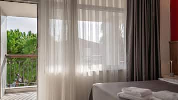 Deluxe-Suite, Balkon, Stadtblick | Kostenloses WLAN, Bettwäsche