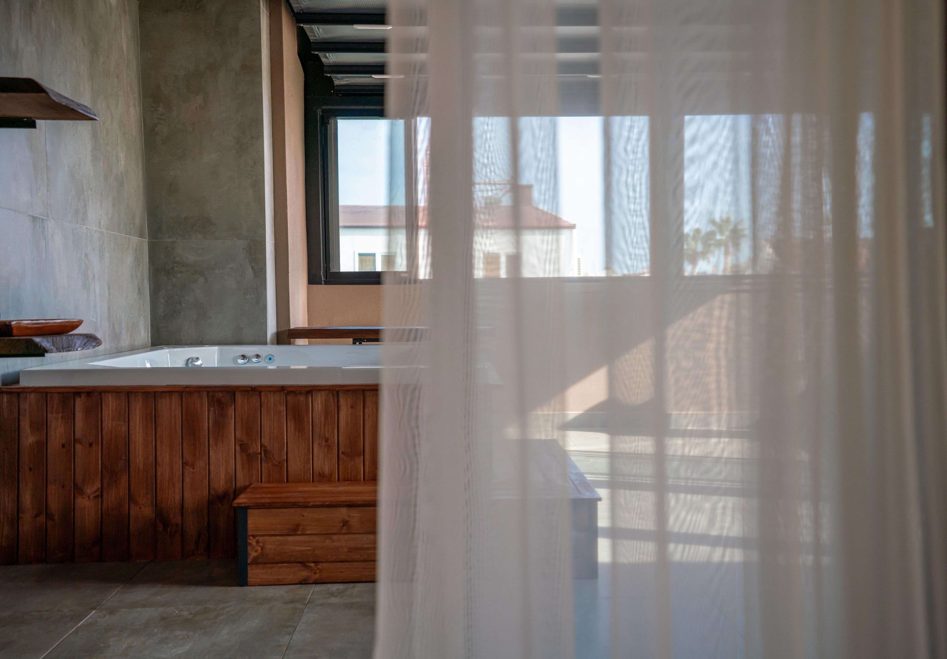 Deluxe Suite, Balcony, City View | Private spa tub