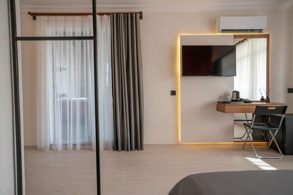 Deluxe Suite, Balcony, City View | Free WiFi, bed sheets - Ola Otel (Antalya)