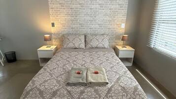 Fer et planche Ă repasser, Wi-Fi, draps fournis